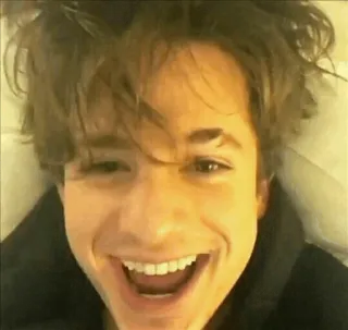 💙 Charlie Puth Sänger, Musiker, Promi, Porträt, Lächeln, glücklich, Person telegram sticker