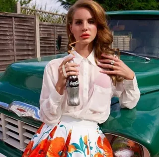🥤 Lana Del Rey Lana Del Rey, cantora, compositora, Coca-Cola, vintage, retrô, moda telegram sticker