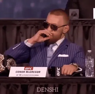 🤨 Conor McGregor Kämpfer, UFC, Conor McGregor, Anzug, Sonnenbrille, Pressekonferenz telegram sticker