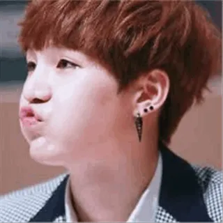 😗 kpop, asiatique, moue, mignon, boucle d'oreille, homme telegram sticker