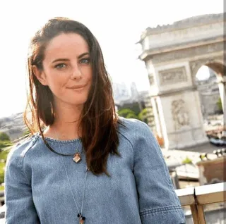 🦋 woman, portrait, actress, smile, Arc de Triomphe, Paris, France telegram sticker