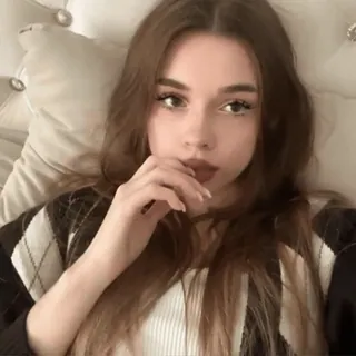 🧺 @wallgif girl, selfie, beauty, portrait, aesthetic, blogger telegram sticker