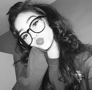 😘 meisje, portret, bril, selfie, vrouw, schoonheid, mode telegram sticker