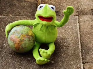 🌍 Kermit the Frog カーミット, カエル, 地球儀, 人形, 緑, マペット telegram sticker