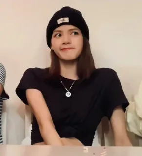 🌼 Lisa femme, personne, célébrité, bonnet noir, star de k-pop whatsapp sticker