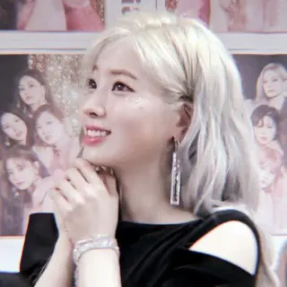 🥮 donna, ritratto, celebrità, sorriso, idol, kpop telegram sticker
