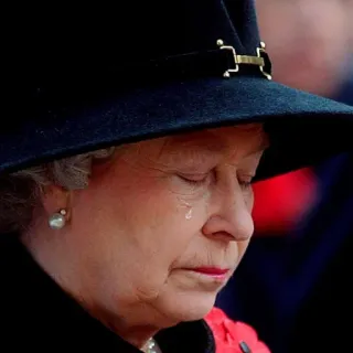 😢 Queen Elizabeth II Королева Елизавета, траур, королевская семья, плач, глава государства telegram sticker