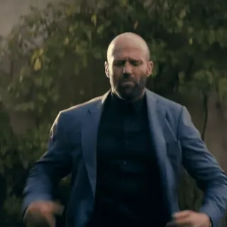 🤵♂️ Jason Statham, Homem careca, Terno azul, Astro de ação, Ator whatsapp sticker
