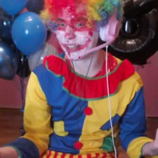 🙃 Clown, Maquillage, Clowncore, Perruque, Déguisement, Fête telegram sticker
