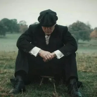 😞 Thomas Shelby Peaky Blinders Mann, Sitzend, Feld, Anzug, Thomas Shelby, Peaky Blinders telegram sticker