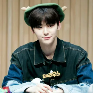☘ 테리우스 kpop, hombre, asiático, retrato, sombrero telegram sticker