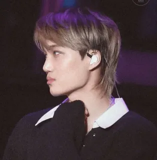 🕯 남자, 이어폰, 인물사진, 사람, K팝, 아이돌, 엑소, 카이 whatsapp sticker