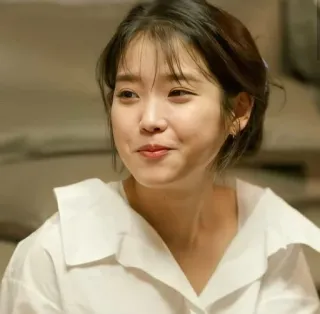 🤭 IU IU, Attrice coreana, Cantante, Celebrità, K-pop telegram sticker