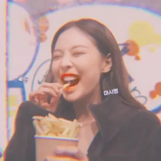 🎠 글맷 마쉬핑 женщина, ест, картошка фри, портрет, еда whatsapp sticker