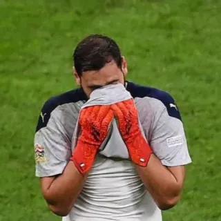 😭 penjaga gawang, sedih, olahraga, sepak bola, sepak bola Amerika telegram sticker