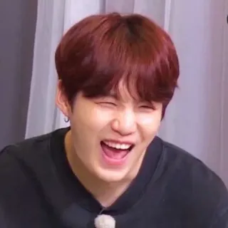 🤣 Suga Suga, BTS, K-Pop, cantante, sonrisa, riendo, Min Yoongi telegram sticker
