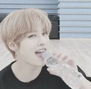 😏 person, bottle, drink, man, kpop telegram sticker