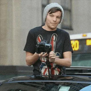 ⚽ Louis Tomlinson promi, sänger, fotograf, canon, kamera, mann, mütze telegram sticker