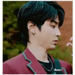 😳 Roar! рык, мужчина, куртка, смотрит, выражение telegram sticker