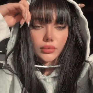 🧺 @wallgif girl, hoodie, aesthetic, brunette, portrait, selfie, makeup, fashion telegram sticker