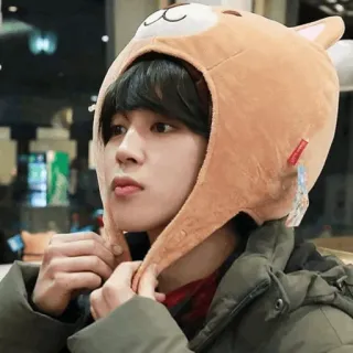 🍪 person, hat, indoors, adult, cute, smiling whatsapp sticker