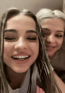 😁 Selfie, Mulheres, Amigos, Sorrindo, Retrato telegram sticker