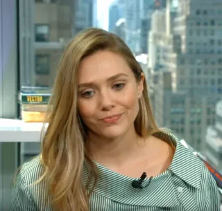 🌻 Elizabeth Olsen celebrità, attrice, ritratto, elizabeth olsen, donna, capelli biondi, espressione neutra telegram sticker
