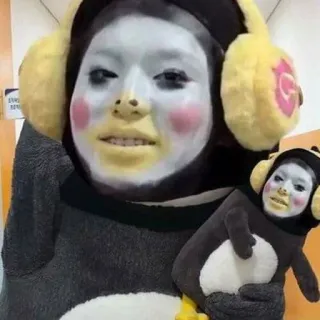 🙂 personne, pingouin, costume, poupée, peluche, jaune, blanc, maquillage visage whatsapp sticker