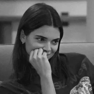 🤍 Kendall Jenner เคนดัลล์ เจนเนอร์, นางแบบ, คน, คนดัง, ยิ้ม telegram sticker