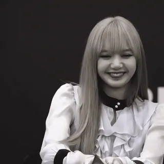 💀 Lisa kpop, blackpink, ca sĩ, người nổi tiếng, phụ nữ, chân dung, nụ cười telegram sticker