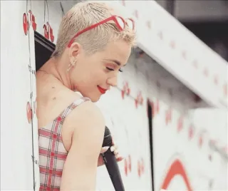 🍒 Katy Perry penyanyi, potret, Katy Perry, selebriti, mikrofon, penampil telegram sticker