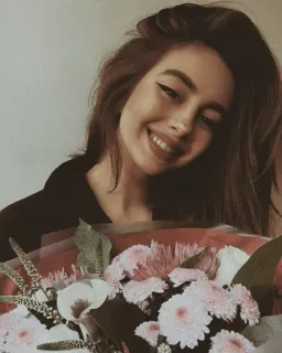 🔝 mujer, flores, sonrisa, retrato, ramo telegram sticker