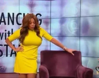 😐 Wendy Williams animateur talk-show, Wendy Williams, robe jaune, personnalité télé, célébrité telegram sticker