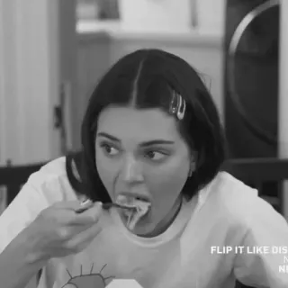 🤍 Kendall Jenner FLIP IT LIKE DIS MO เคนดัลล์ เจนเนอร์, กิน, ช้อน, ผู้หญิง, คนดัง telegram sticker