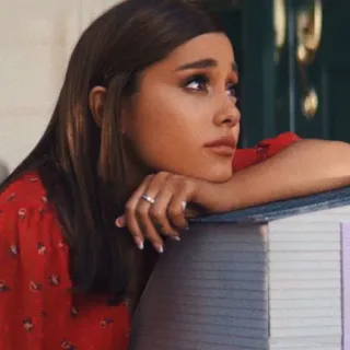🥺 Ariana Grande Gwiazda pop, Piosenkarka, Celebrytka, Kobieta, Portret telegram sticker