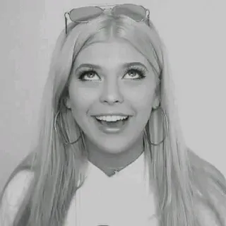 🙄 Loren Gray retrato, cantante, influencer, mujer, gafas de sol telegram sticker