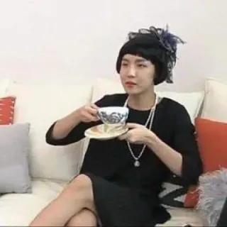 ❣️ person, woman, tea, cup, elegant, pearl necklace, couch, sitting telegram sticker