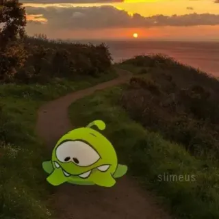 ☀️ Om Nom Cut the Rope slimeus Om Nom, Cut the Rope, Monstre vert, Personnage de dessin animé, Jeu vidéo, mignon, Lever de soleil, Paysage telegram sticker