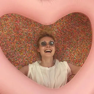 ❤️ Frau, Sonnenbrille, Herz, Porträt, lächelnd, Streusel whatsapp sticker