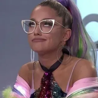 😒 Ariana Grande celebryta, mem, okulary, piosenkarz, gwiazda pop telegram sticker