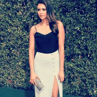 🥀 Nina Dobrev mujer, falda, moda, celebridad, actriz, vestido telegram sticker