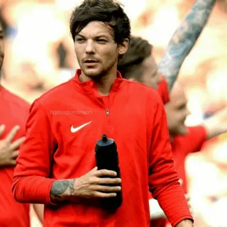 🌶 Louis Tomlinson Houstonstonesson homme, personne, athlète, t-shirt rouge, bouteille d'eau telegram sticker