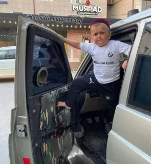 🍖 Hasbulla Magomedov Hasbulla, Magomedov, niño, coche, gracioso, Daguestán, MMA whatsapp sticker