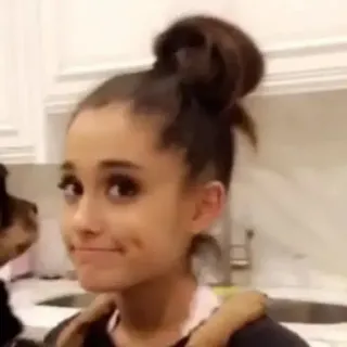 😐 Ariana Grande ariana grande, chanteuse, célébrité, pop star, sourire telegram sticker