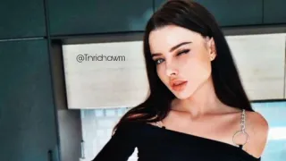 🍷 @Tnrichawm woman, girl, portrait, selfie, social media, brunette telegram sticker