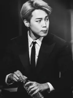 🍸 Jimin K-Pop, piosenkarz, garnitur, czarno-białe, Jimin, BTS telegram sticker