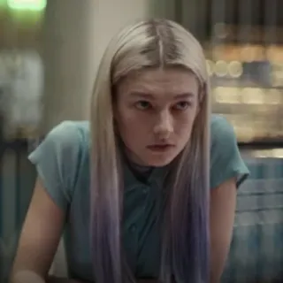🧬 Jules Vaughn Euphoria Jules Vaughn, Euphoria, Hunter Schafer, televisión, personaje whatsapp sticker