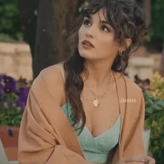 🍯 JMANA mujer, retrato, moda, estilo, collar, belleza telegram sticker