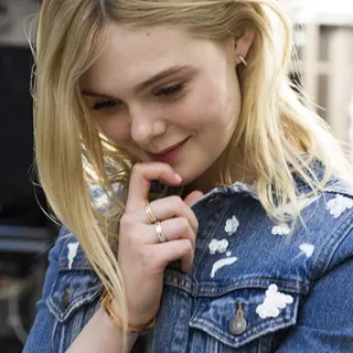 🤔 Frau, blond, Jeansjacke, Porträt, Schmuck whatsapp sticker