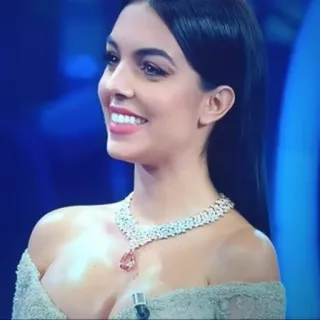 😃 Georgina Rodríguez orang, wanita, selebriti, kalung, perhiasan telegram sticker